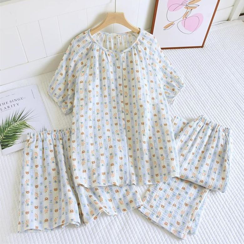 Comercio exterior al por mayor primavera y verano nuevos pijamas pantalones de manga corta para mujer pantalones cortos de tres piezas servicio a domicilio nube algodón rayas oso