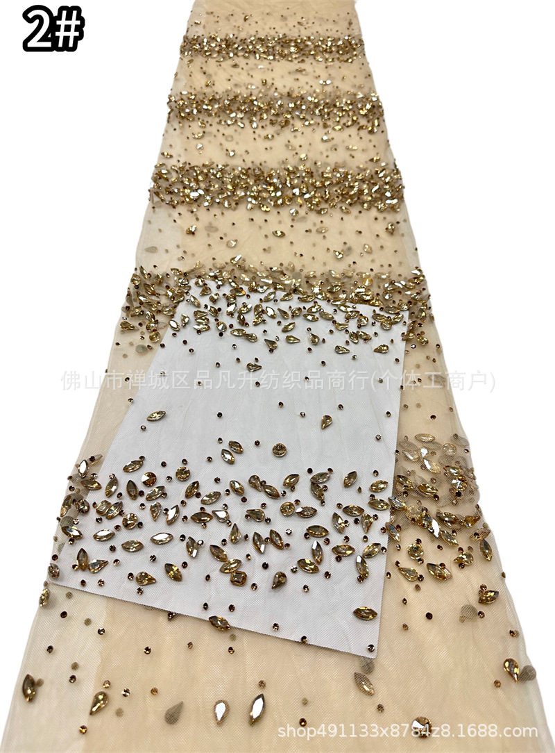 Tejido de malla de diamante de gota de agua laminada mano pesada clavos taladro de cola de pescado vestido de noche tela de boda en stock