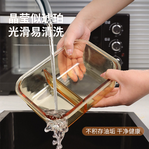 High-borosilicate glass lunch box—microwave-safe, perfect for office workers who bring their own meals; includes airtight storage containers, bowls, and divided compartments for convenient bento-style packing.