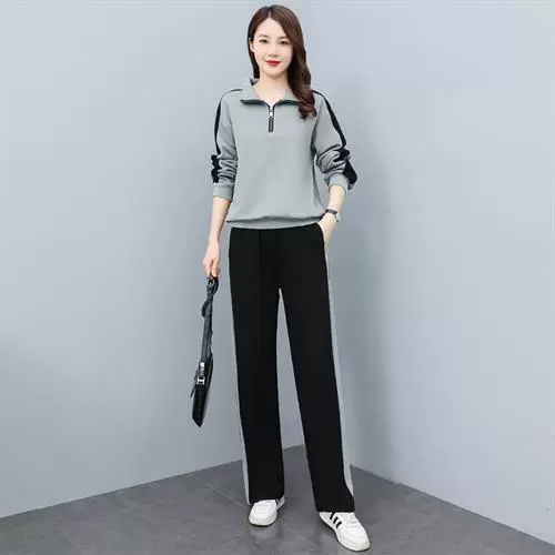 Комплект повседневной спортивной одежды в гонконгском стиле для ранней осени 2025: новый женский модный комплект из двух предметов для ранней осени, омолаживающие брюки с широкими штанинами