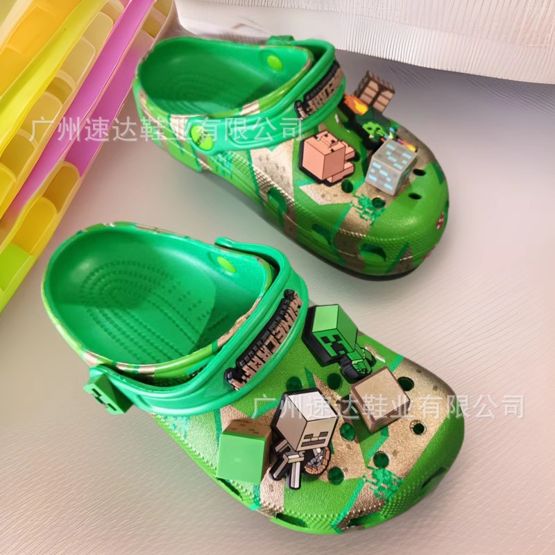 Kejia nuevos zapatos con agujeros para niños dibujos animados anime transpirable para niños y niñas sandalias de playa al aire libre ligero antideslizante