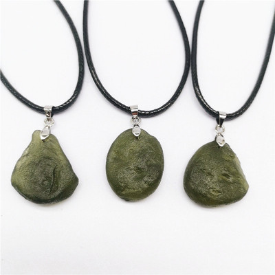 新款捷克陨石原石吊坠绿玻璃陨石随形能量男女项链绿水晶厂家批发