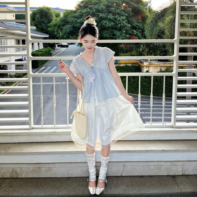 Korean-Style Gentle Ruffled V-Neck Loose Slimming Babydoll Top for Women, Super Pretty Summer Tie-Up Striped Regular Shoulder Top Korean-Style Gentle Ruffled V-Neck Loose Slimming Babydoll Top for Women, Super Pretty Summer Tie-Up Striped Regular Shoulder Top