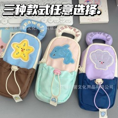 高颜值イルカ柄巾着ペンケース インスタ映え 可愛い学生向け 縦型ペンホルダー 大容量 漫画風文房具収納バッグ