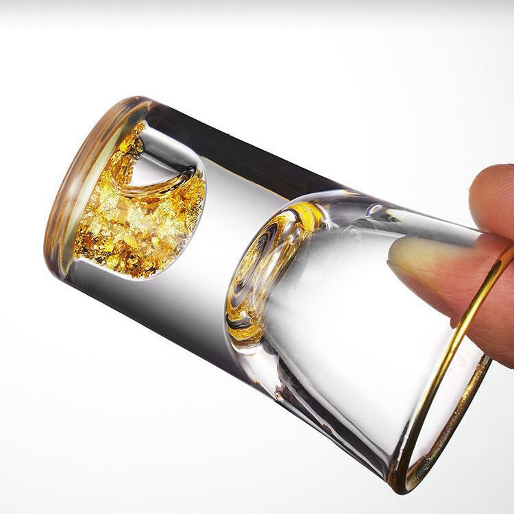 Lujoso chapa de oro taza de vino blanco dispensador de vino conjunto de tazas de vino domésticas pequeñas una taza de vino de estilo chino con soporte de taza de escala