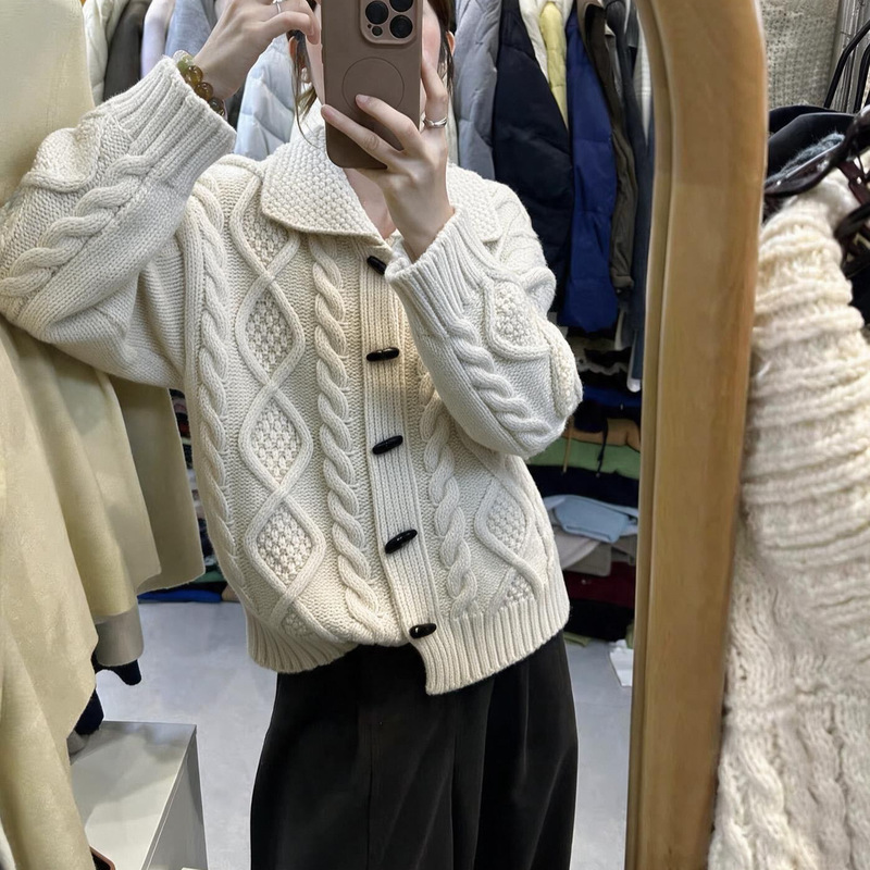 Korean-style vintage cable-knit sweater jacket for women, 2026 new model, versatile cardigan with horn buttons for women 1655 Korean-style vintage cable-knit sweater jacket for women, 2026 new model, versatile cardigan with horn buttons for women 1655
