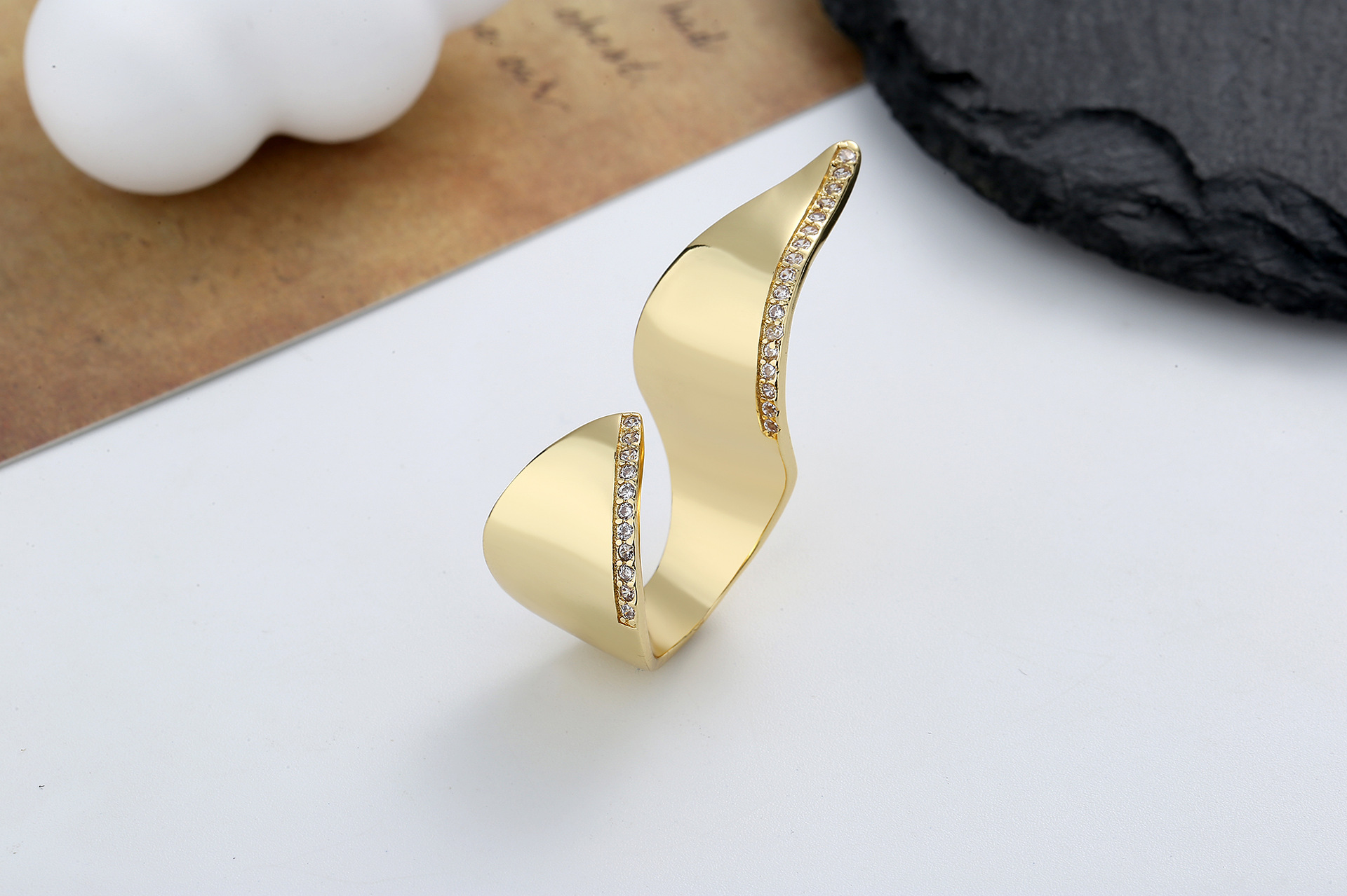 Retro Geometric Copper Inlay Zircon Rings