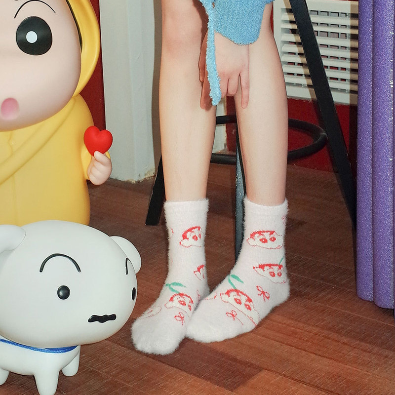 珊瑚绒袜子女中筒袜秋冬季加厚保暖地板袜可爱蜡笔小新月子睡眠袜|undefined