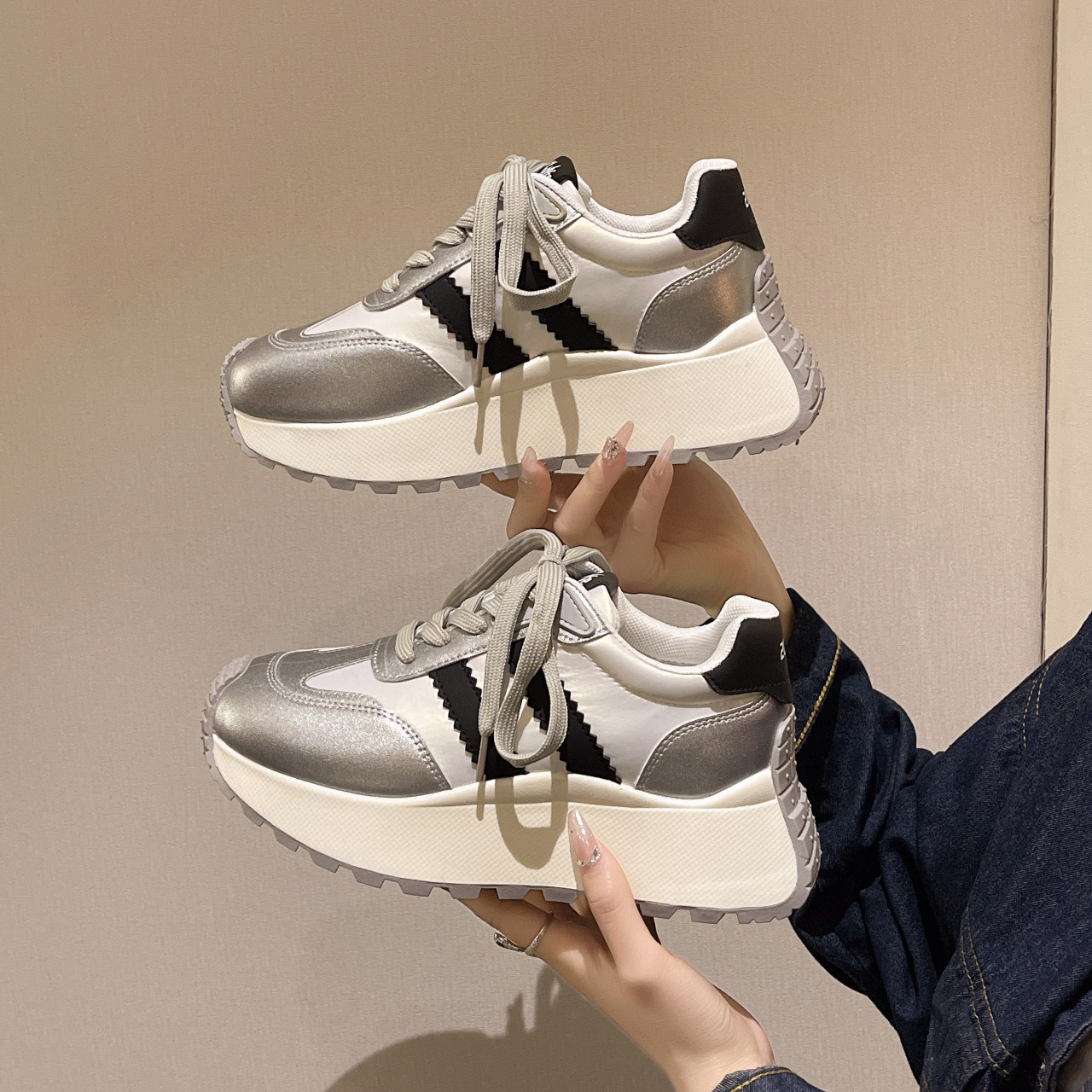 2024 primavera nuevos zapatos altos y pies que muestran los zapatos de papá pequeño zapatos deportivos transpirables de moda para mujer_voghion.com