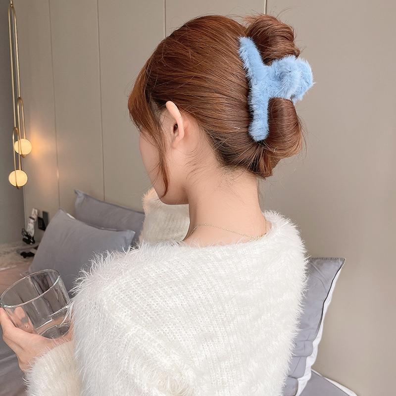 Clip de pelo de peluche cuchara trasera clip de pelo grande clip de otoño e invierno nuevo clip de pelo clip de tiburón clip tocado para las mujeres