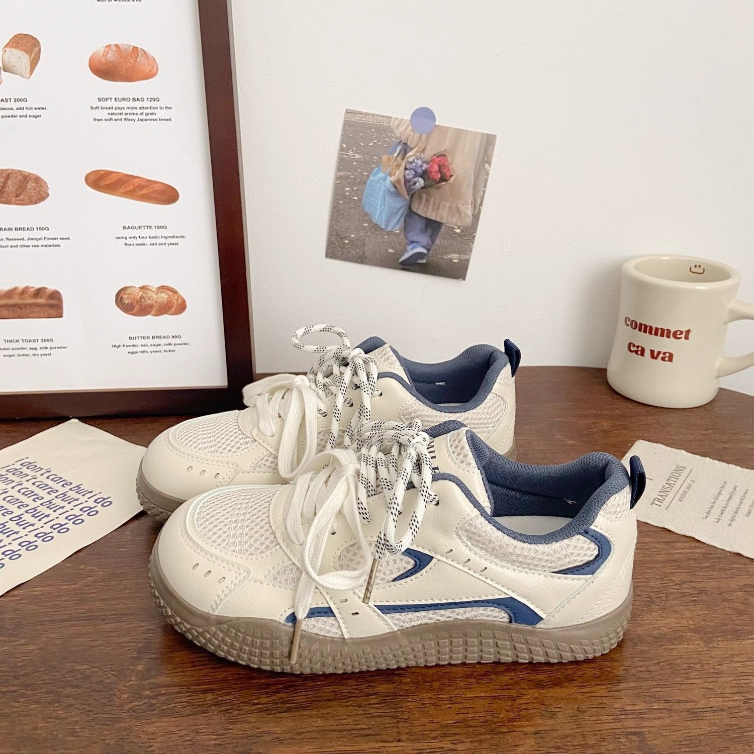 Zapatos transpirables ligeros con suela plana, verano y otoño de 2025, nuevos zapatos de skate de nicho, zapatos blancos cómodos con suela suave para mujeres