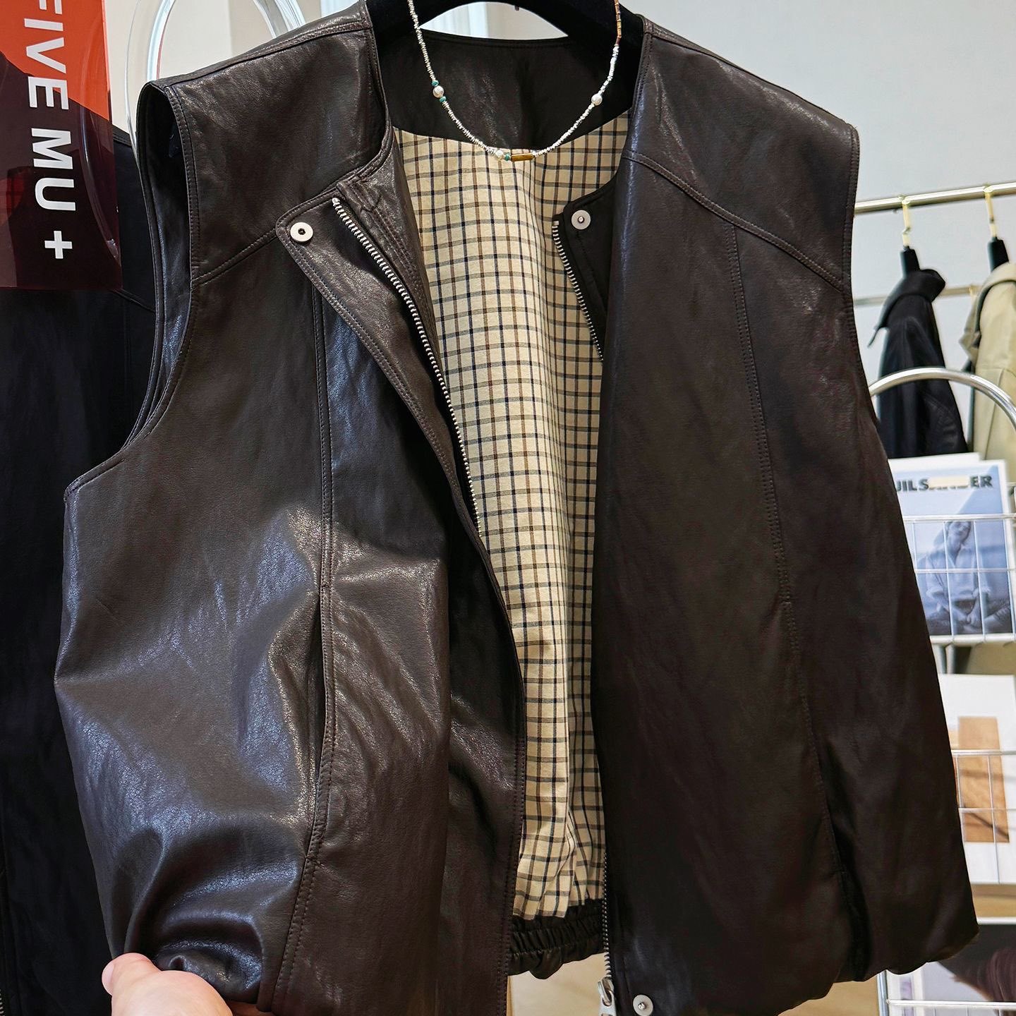 Retro polyurethane vest with a round collar