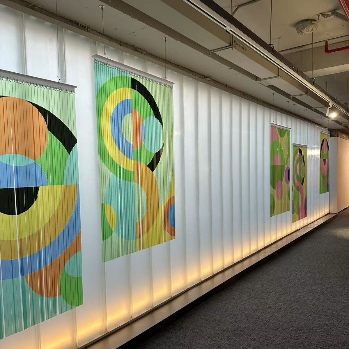 有机玻璃屏风隔断客厅入户玄关装饰卧室背景墙简约几何图案办公室