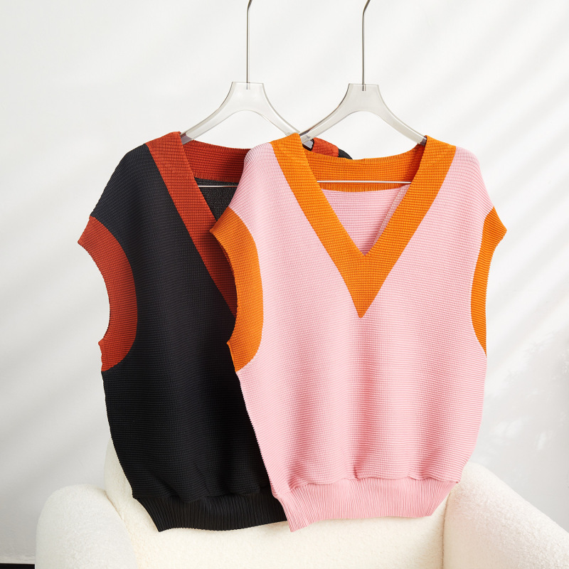 New Korean-style Vest V-neck Pleated Top Women's Hidden Flesh Slimming Fashionable Casual Knitted Shirt Loose Vest for Outer Wear New Korean-style Vest V-neck Pleated Top Women's Hidden Flesh Slimming Fashionable Casual Knitted Shirt Loose Vest for Outer Wear