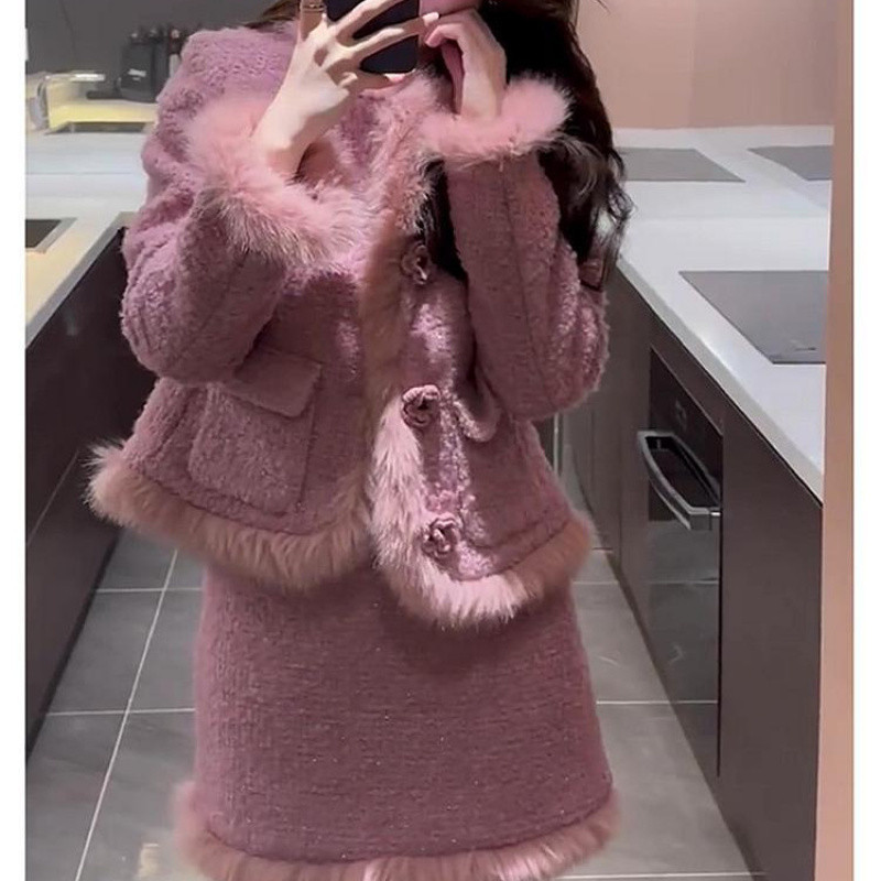 프랑스 스타일 세트 가을과 겨울 2024 새로운 온라인 붉은 폭발 작은 핑크 스커트 투피스 여성 의류