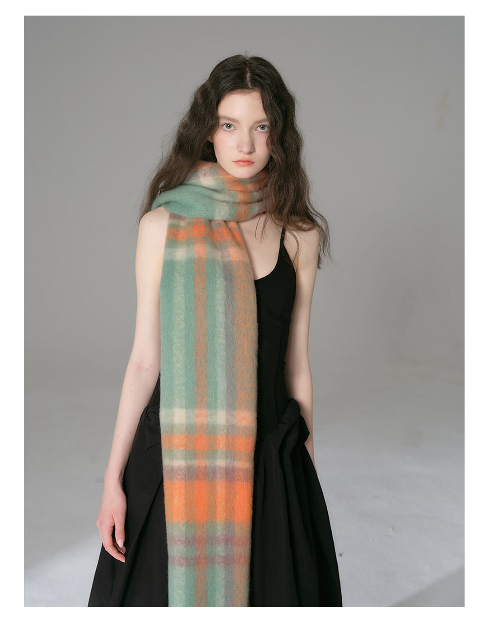 Designer-Wollschal mit kariertem Fransenmuster für Damen, Herbst/Winter, warmes, weiches Ambiente, Schal-Lätzchen_voghion.com