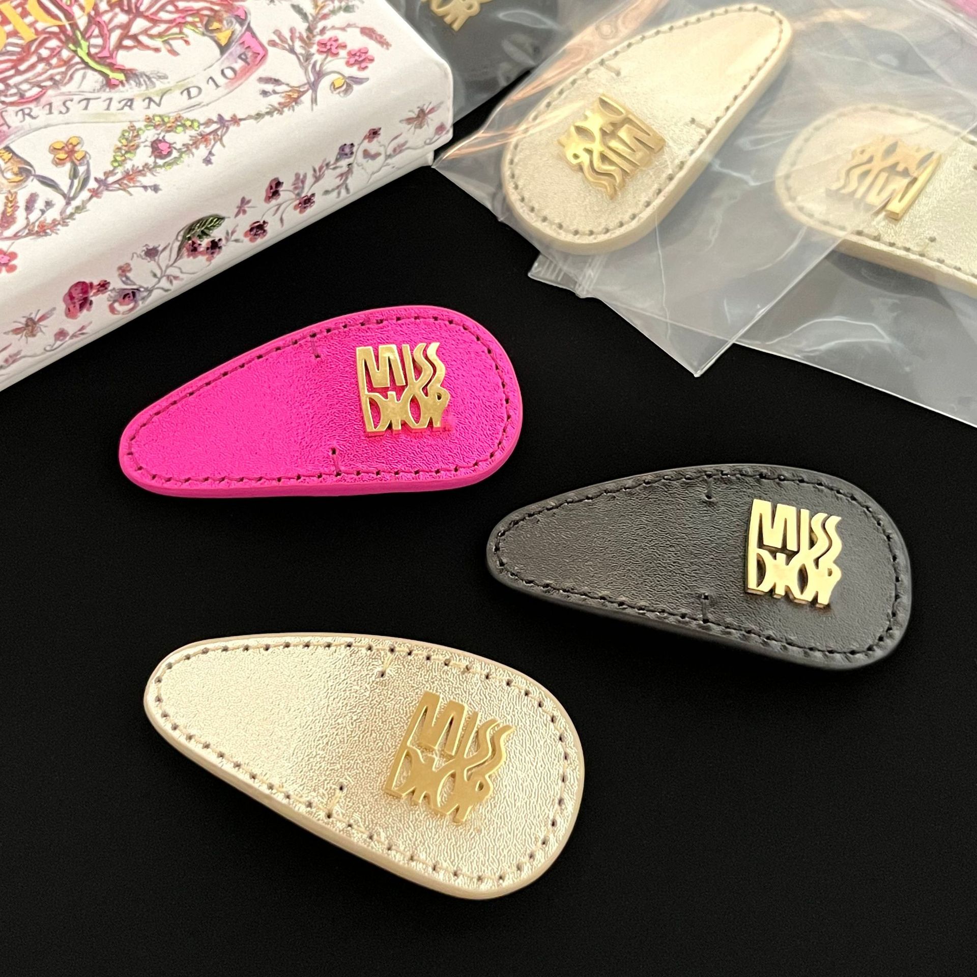 D Family Dijia 25 Years Early Spring Cruise New Miss Calfskin Hairpin Women's Drop Leather CD Letter Hair Accessories