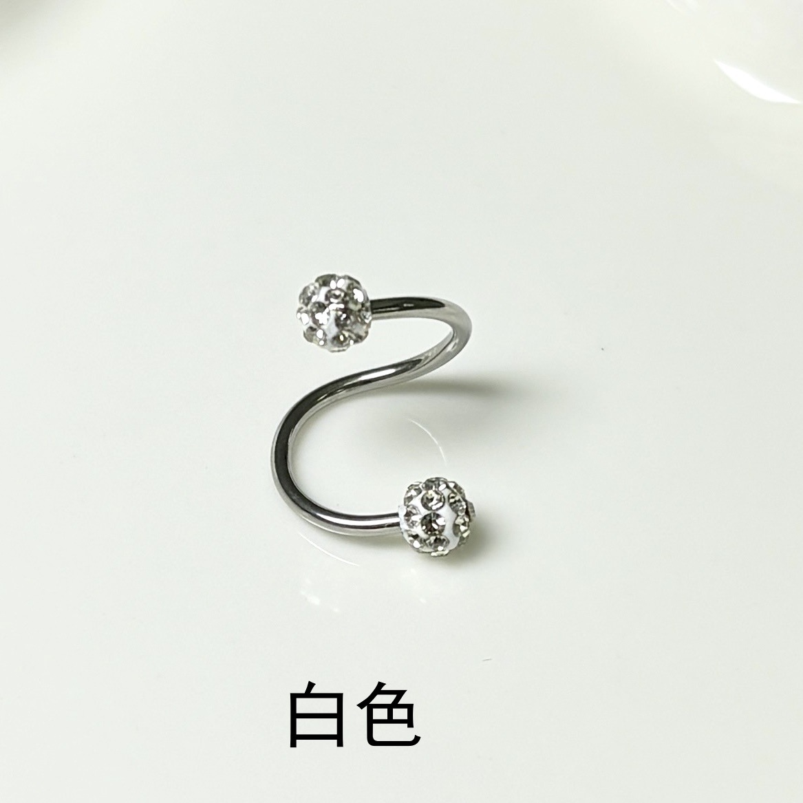 16G labret stud size and finish detail