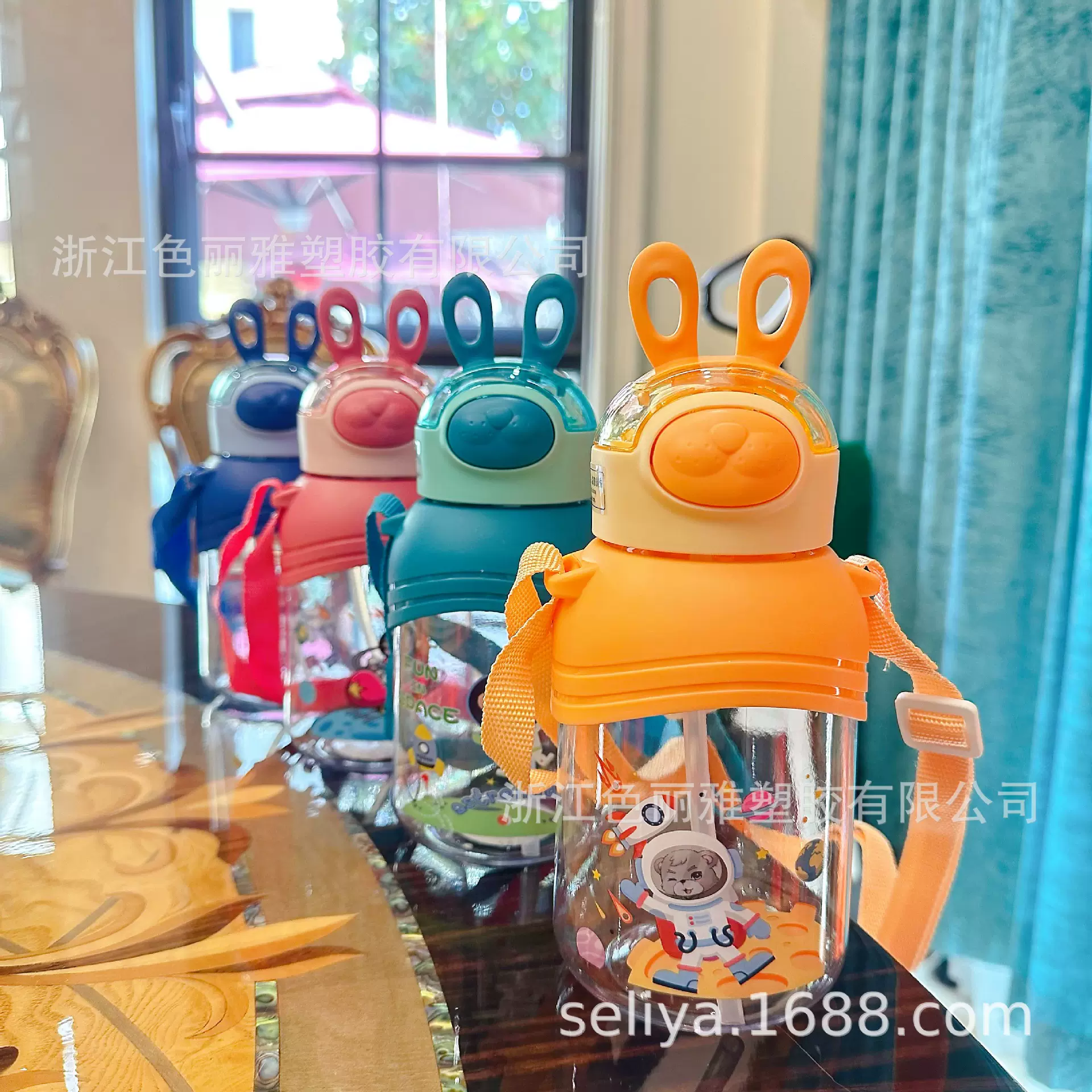 新款儿童兔子塑料饮水杯按钮弹跳吸管水壶可爱有绳子可背水杯
