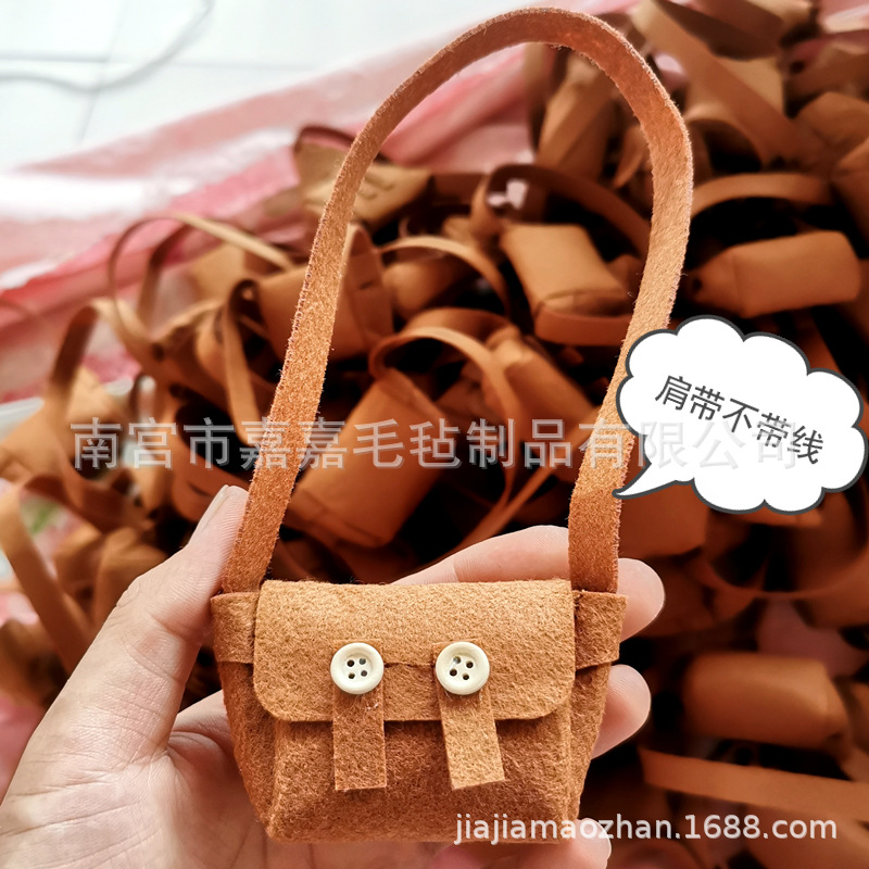 Brown shoulder strap does not go through the line