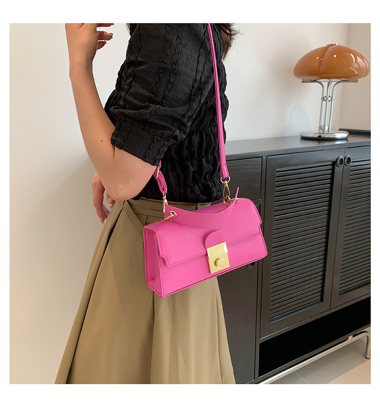 422g Weight Lock Fashion Element Lock clasp Closure Type Single Shoulder Strap Strap Type Square Bag Bags Type Daily, Street Occasion Pu Leather Material Solid Color Pattern All Seasons Season Women's Gender Elegant, Streetwear Style Square Shape Small Size Women's Small Pu Leather Solid Color Elegant Streetwear Lock Square Lock Clasp Square Bag 6