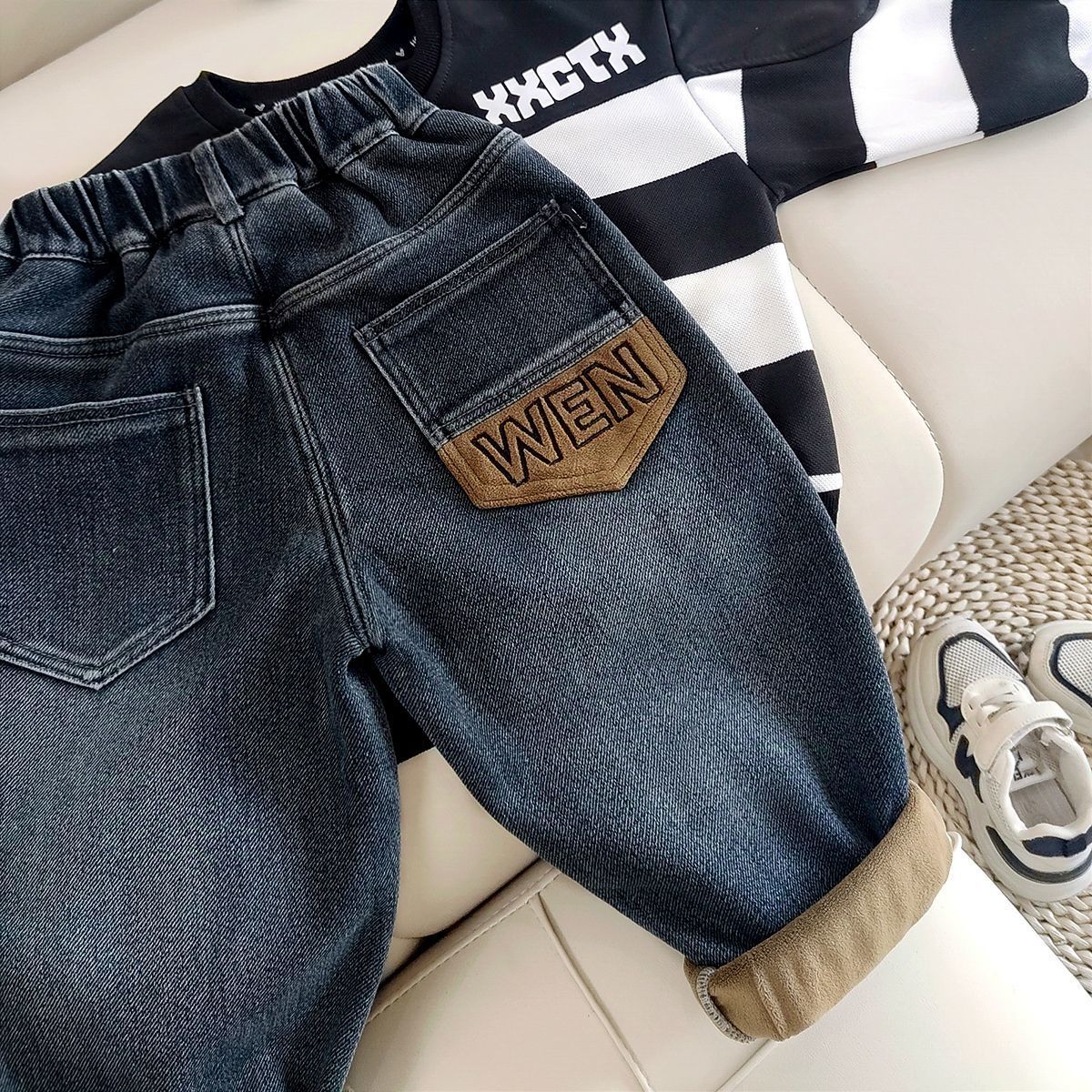 Jeans para niños, ropa de invierno para bebés, nuevos pantalones de aire extranjero, pantalones para niños de otoño y invierno, pantalones para niños de lana image 4