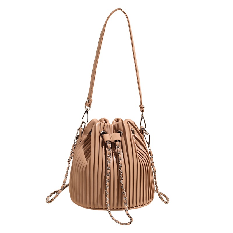 Bolso de cubo con cordón plisado de diseño de nicho transfronterizo para mujer 2025 nuevo bolso de mensajero de un solo hombro de moda de verano y coreano