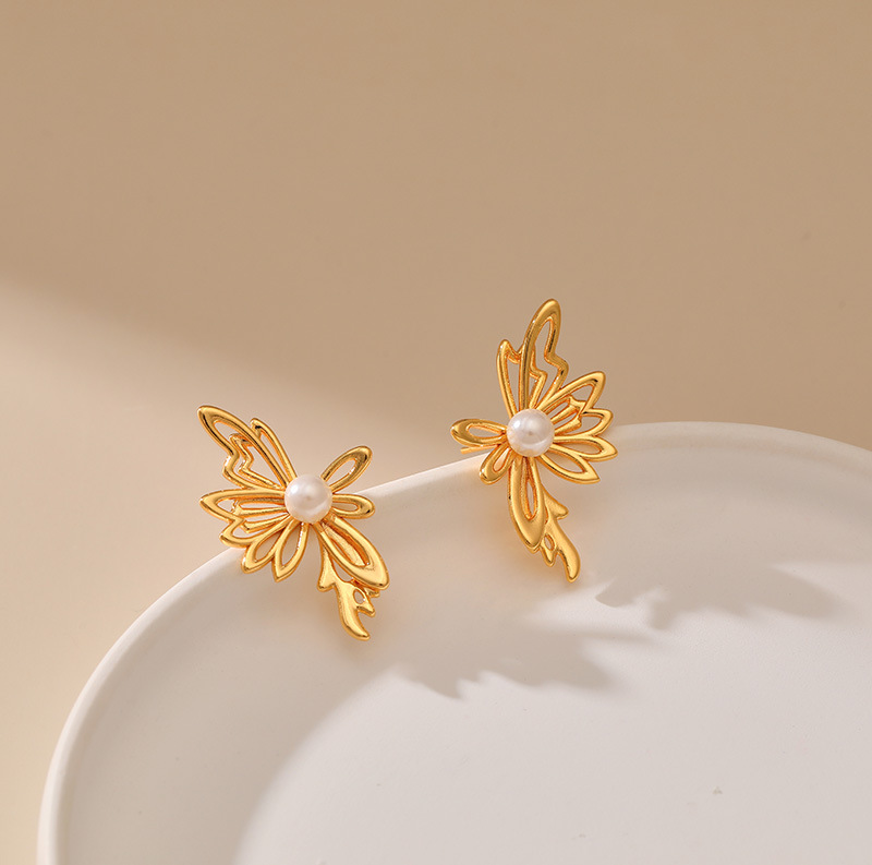 1 Pair Baroque Style C Shape Geometric Flower Plating Imitation Pearl Copper 18k Gold Plated Drop Earrings display picture 4