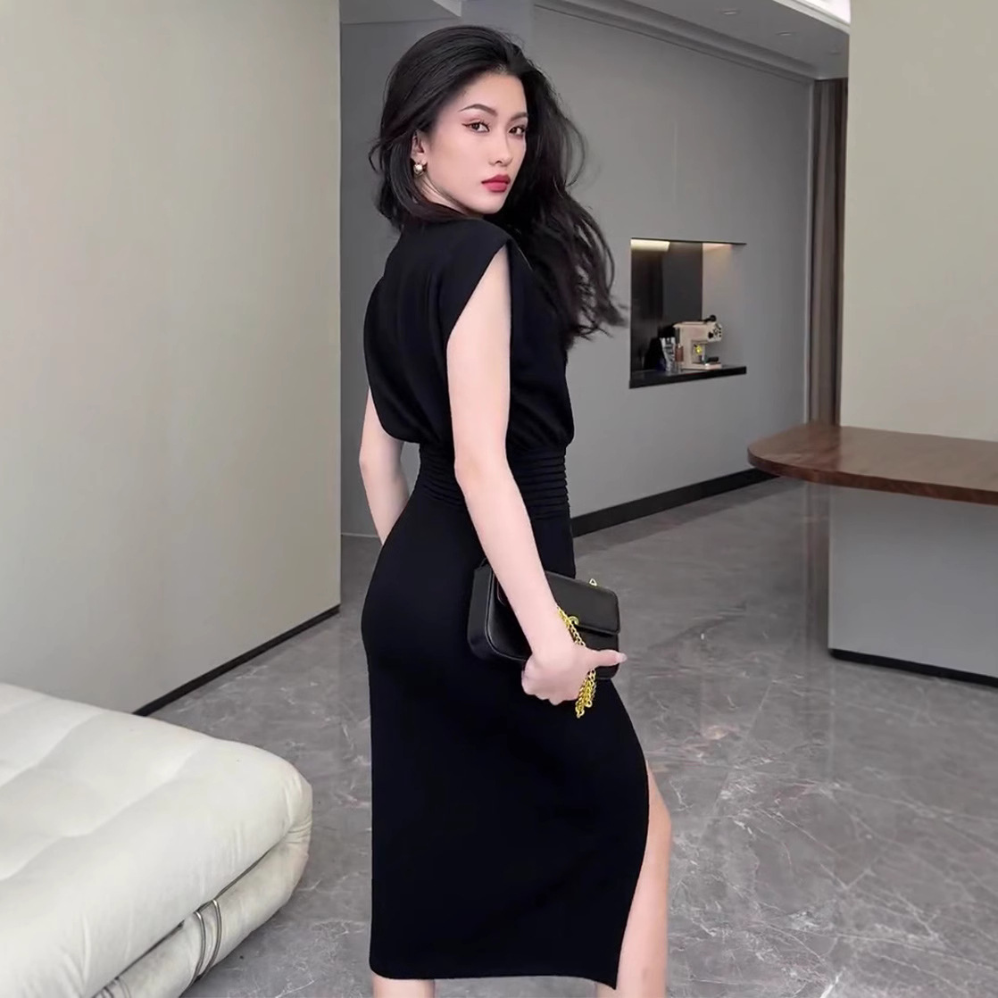 Váy liền màu đen mẫu mới mùa hè FL231416 dáng suông midi phong cách trưởng thành — Màu đen