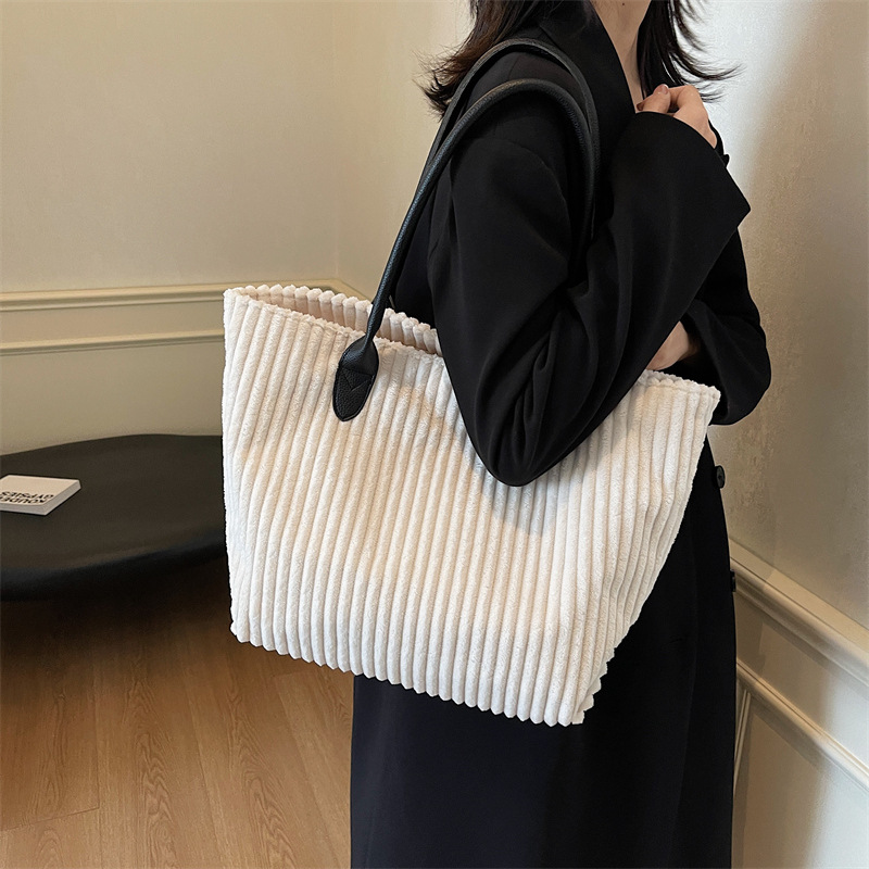 Bolso de terciopelo a rayas de gran capacidad para mujer 2024 otoño e invierno nuevo bolso de compras de un solo hombro de todo fósforo bolso de viaje de clase de todo fósforo
