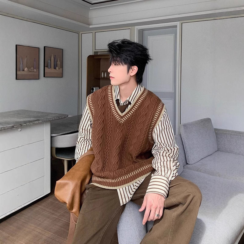Autumn and Winter New College Wind Twist Vest Sweater Men's Casual V-neck Vest Knitted Sweater Korean Loose Top