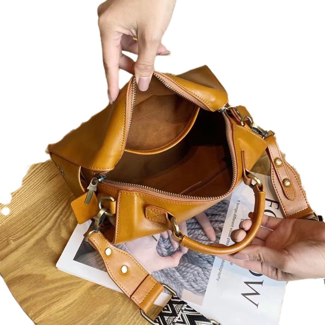 2025 春夏ハイエンド大容量レディースバッグボストンレトロ小さなスクエアバッグ女性のクロスボディソフトレザーショルダーバッグ直販