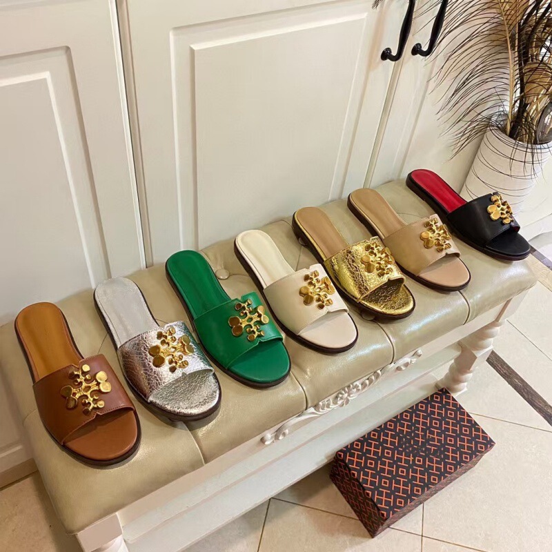 High-quality new European, American, Middle Eastern, Dubai, Dutch, Turkish, Vietnamese, Cambodian metal logo flat sandals High-quality new European, American, Middle Eastern, Dubai, Dutch, Turkish, Vietnamese, Cambodian metal logo flat sandals
