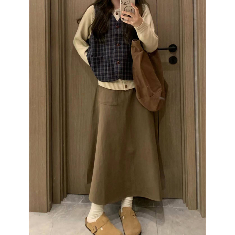 沙河日系文艺清新小众复古格子马甲女学生+杏色开衫毛衣+半身裙三|undefined