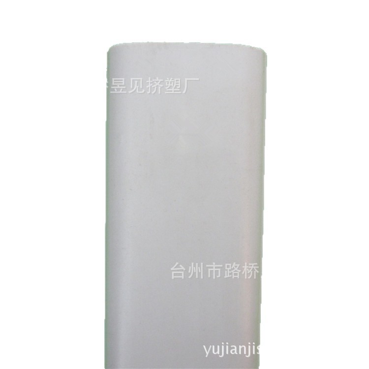 Productos de extrusión de plástico Tubo de plástico de PVC Tubo de plástico de raya Tubo de drenaje de PVC usos múltiples Procesamiento de extrusión