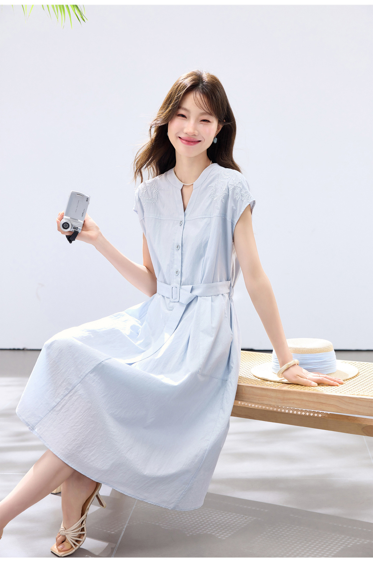 Đầm maxi nữ thắt eo cao, thiết kế quá gối, thêu hoa tinh tế phong cách trưởng thành — xanh lam, màu trắng chi tiết 21