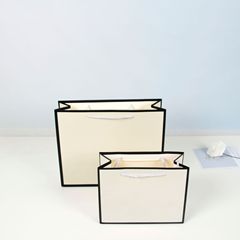 Pure white border handbag, high-end paper clothing shopping bag, simple white card gift bag, customized gift bag