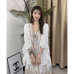ネットの赤い同タイプのストールの女性の透かし彫りのカラーの条のハスの葉の辺の外はニットの旅行の民族の風のマントの卸売りの代行を掛けます
