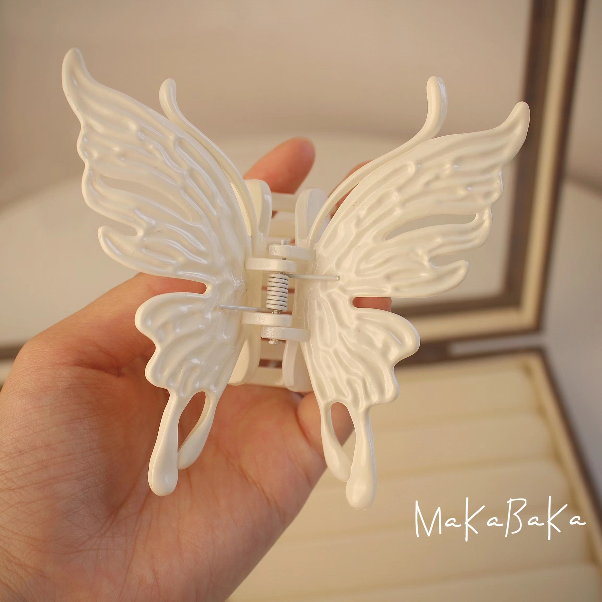 Südkorea Dongdaemun Super Fee Retro Drei-dimensional Schmetterling Greifen Clip Erweiterte Sinn Nische Design Elegante Shark Clip Top Clip_voghion.com