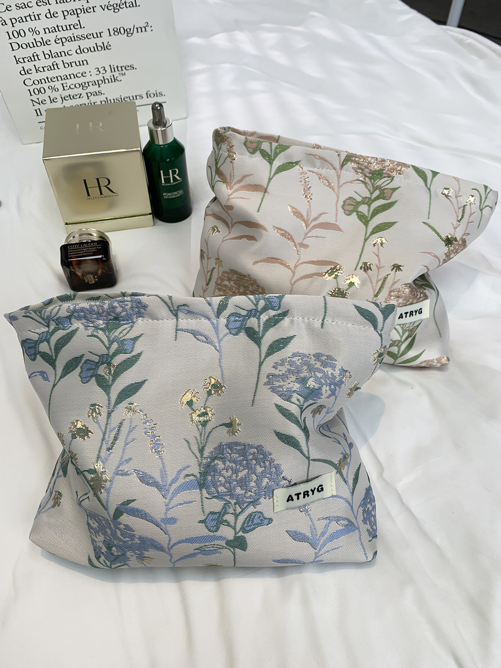Bolsa de maquillaje, una pequeña bolsa fresca portátil de gran capacidad, bolsa de almacenamiento para productos de cuidado de la piel, bolsa de mano.