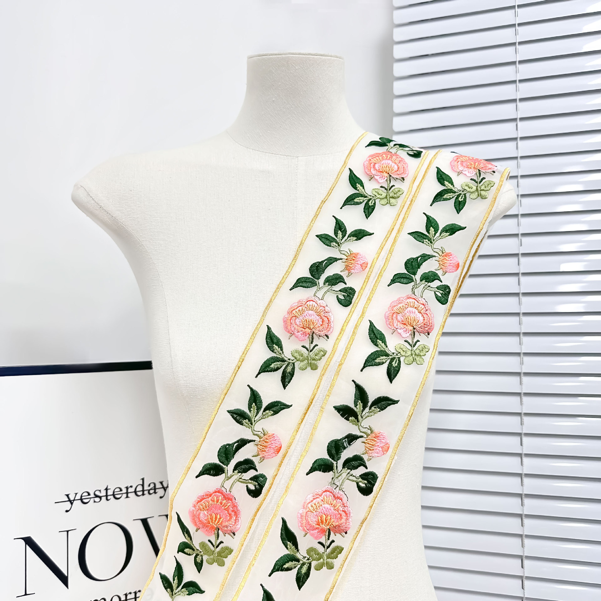 Colorida red bordada ropa Han encaje mano nudo decoración accesorios de prenda diisha pie de pantalones de arte
