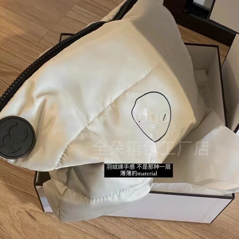 New Fashion Down Cotton Cosmetic Bag 2024 Factory Wholesale Hand Bag Large Capacity Portable Cosmetic Hair New Fashion Down Cotton Cosmetic Bag 2024 Factory Wholesale Hand Bag Large Capacity Portable Cosmetic Hair