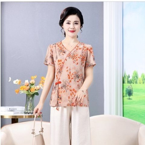 Spring Fashion Casual Women's Clothing, Mom-Style Outfits, Our Set Features High-Quality Fabric for Everyday Commuting