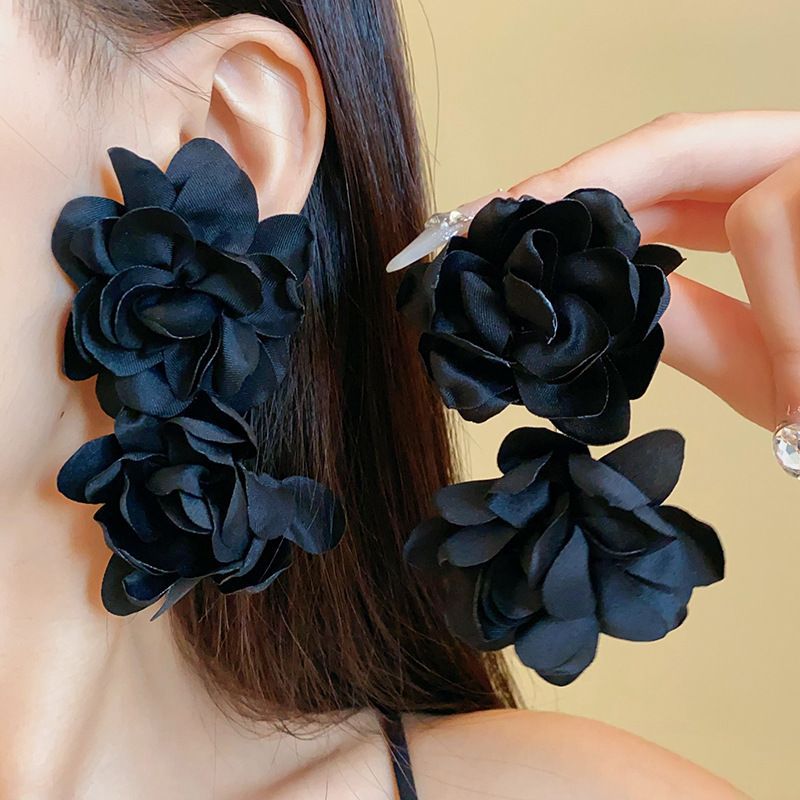 Pendientes de perlas de cristal de diamante de aguja de plata pendientes largos de lujo de Luz Retro europeo y americano pendientes dulces frescos de alto grado para mujeres