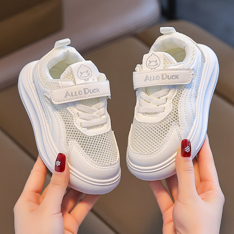 Zapatos blancos para niños y niñas 2025 primavera y otoño nuevos zapatos zapatos casuales antideslizantes para niños zapatillas de deporte de suela blanda para bebés