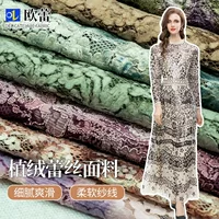 Фиолетово-зеленая ткань, кружевное платье