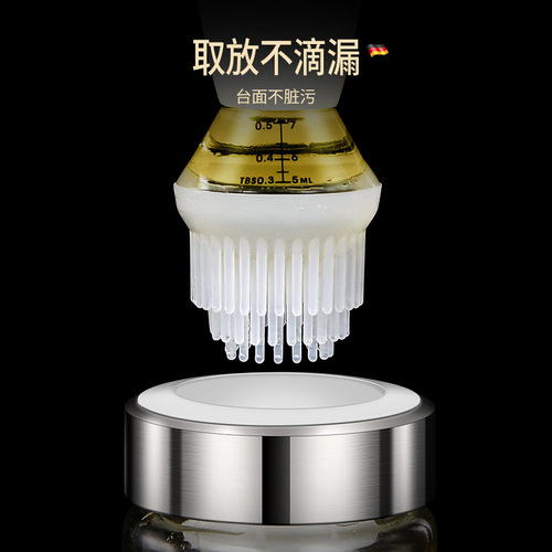 Silicone barbecue brush with bottle Kitchen baking extrusion quantitative oil bottle oil brush All-in-one portable non-leakable oil brush bottle