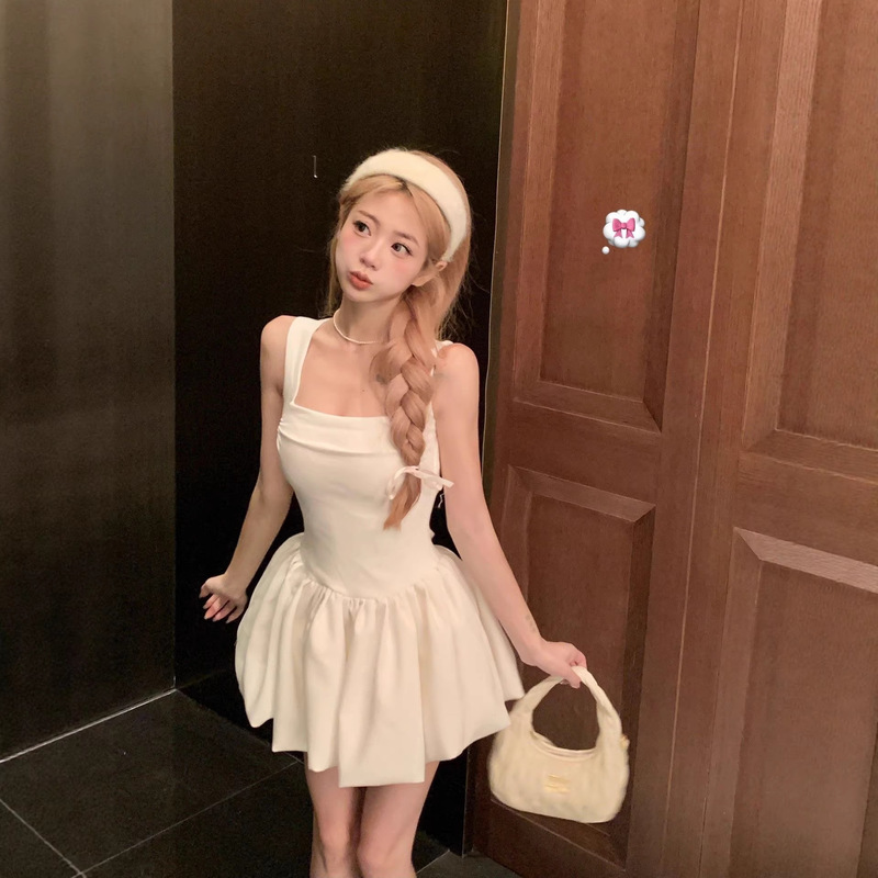 Hot Girl White Suspender Dress for Women in Summer, Elegant and Sexy, Waist-Cinching, Slimming, Princess Puffy Skirt for Petite Figures Hot Girl White Suspender Dress for Women in Summer, Elegant and Sexy, Waist-Cinching, Slimming, Princess Puffy Skirt for Petite Figures