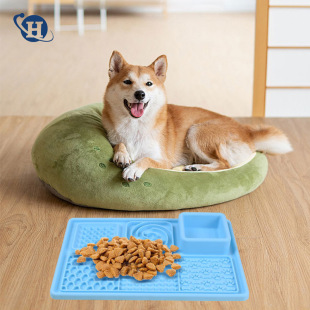 Pet Silicone Placemat Food Grade Cat and Dog Slow Food Mat Crate Cat Food Dog Food Sucker Lick Placemat Manufacturers