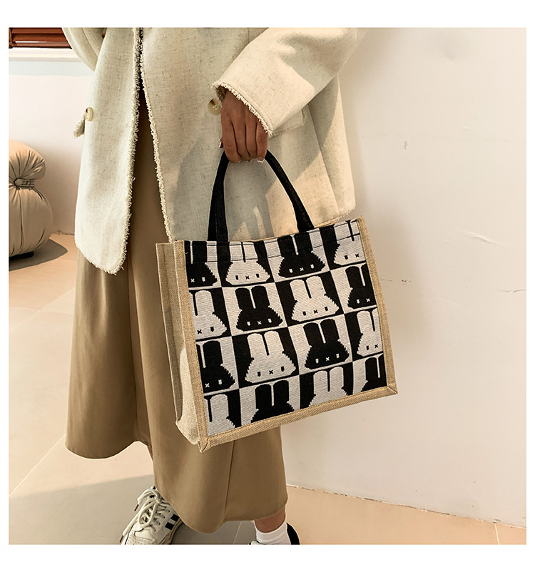 High-end mid-capacity canvas school commuting handbag 2024 new style fashionable and versatile linen single-shoulder tote bag Application Scenario